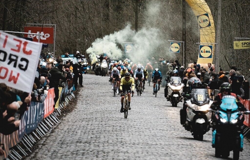 Le final de l&rsquo;Omloop Het Nieuwsblad 2026 modifi&eacute; : une aubaine pour les puncheurs ?