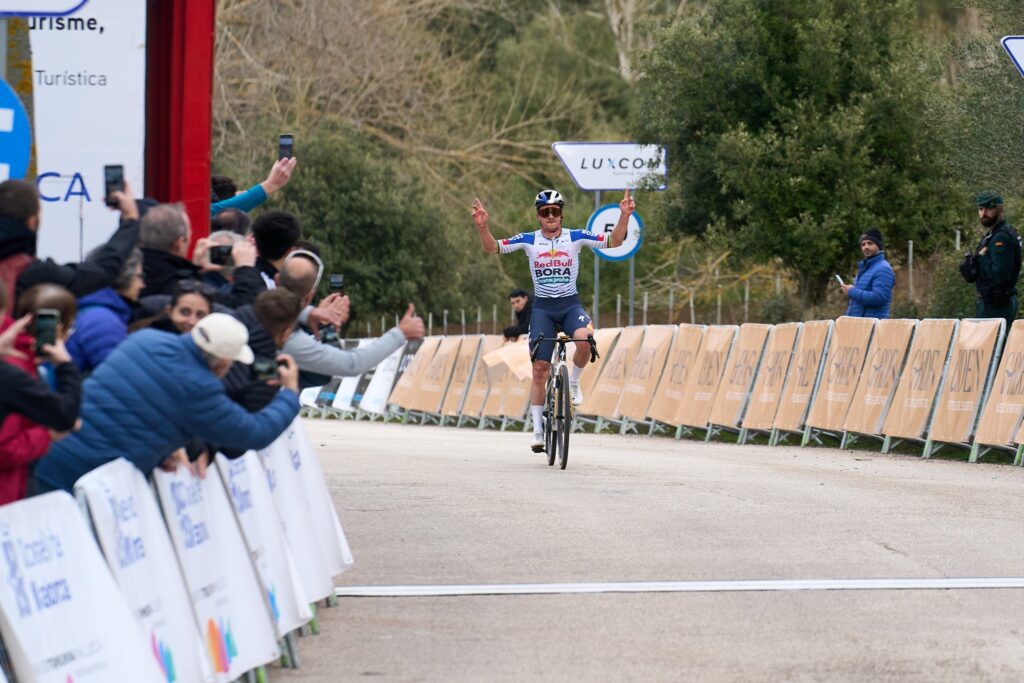 Remco Evenepoel frappe (tr&egrave;s) fort sur le Trofeo Serra Tramuntana 2026, Mathys Rondel 4e !