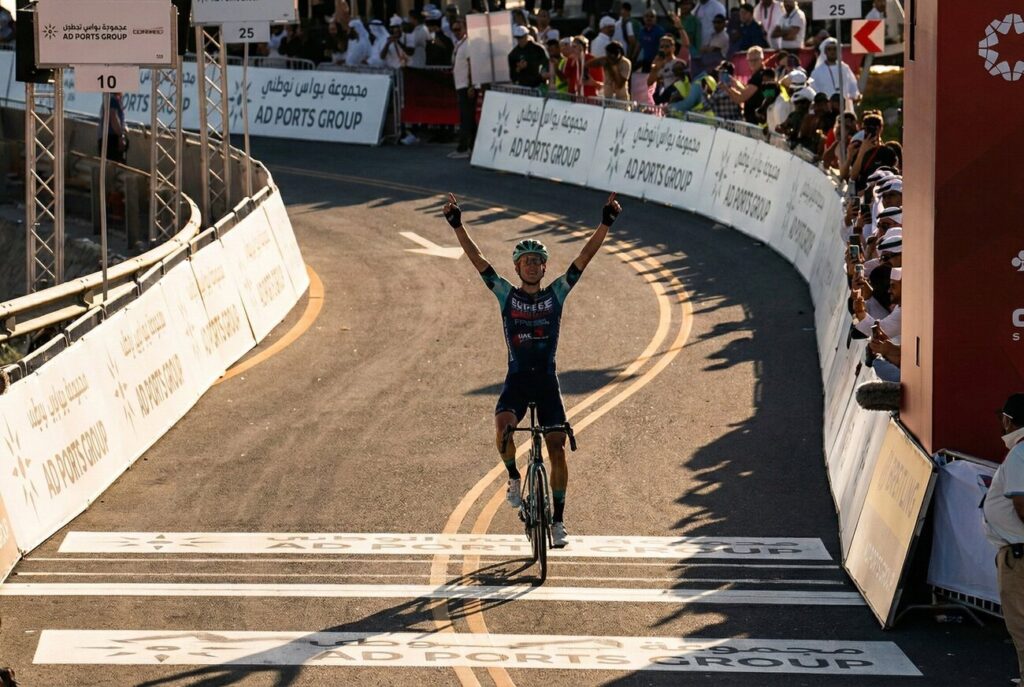 Antonio Tiberi remporte en solitaire la 3e &eacute;tape de l&rsquo;UAE Tour 2026, Remco Evenepoel perd gros !