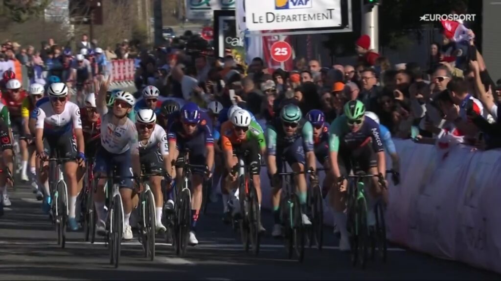 Jason Tesson au terme d&rsquo;un sprint d&eacute;cousu sur la Classic Var 2026