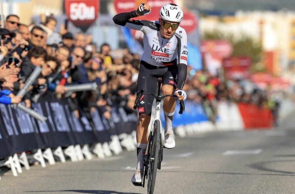 Marc Soler s&rsquo;offre en solitaire la 1e &eacute;tape du Tour de Murcie 2026 au terme d&rsquo;une &eacute;tape domin&eacute;e par UAE Team Emirates XRG !