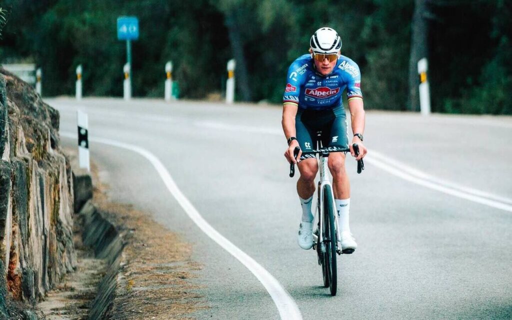 Mathieu van der Poel sera au d&eacute;part du Omloop Het Nieuwsblad 2026 !