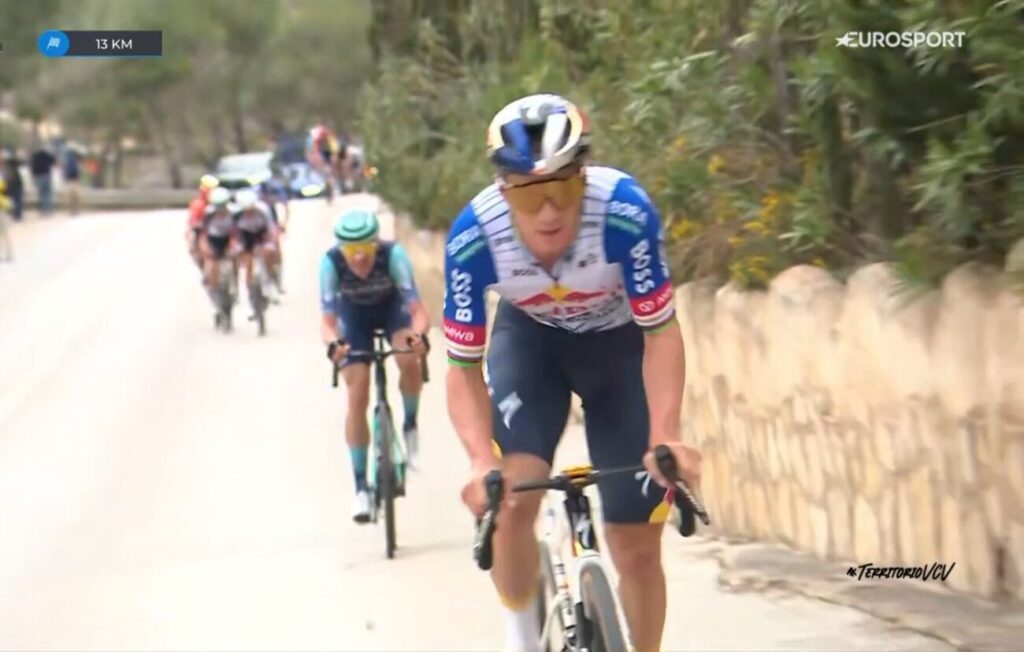 DIRECT : Remco Evenepoel met le feu aux poudres &agrave; une dizaine de km de l&rsquo;arriv&eacute;e de la 4e &eacute;tape Tour de Valence 2026 !