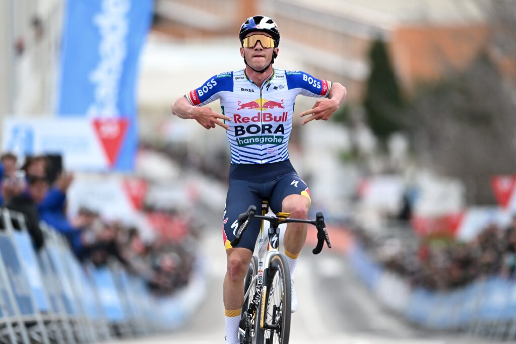 Remco Evenepoel en solitaire sur la 4e &eacute;tape du Tour de Valence 2026