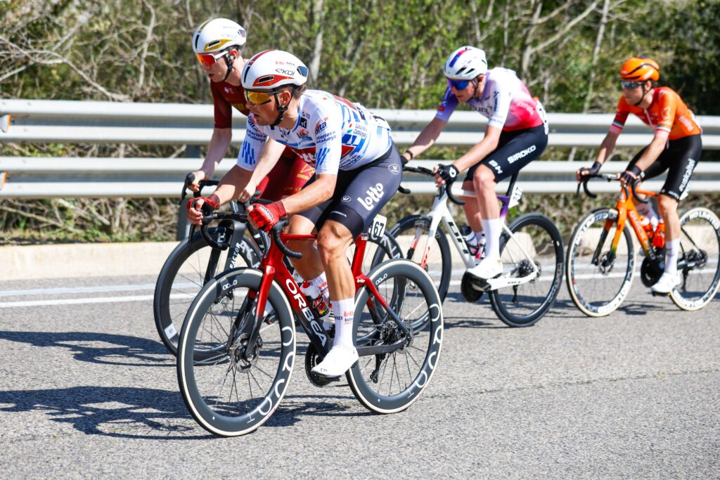 DIRECT : 6 coureurs &eacute;chapp&eacute;s dont 1 Fran&ccedil;ais sur la 3e &eacute;tape du Tour de Catalogne 2026