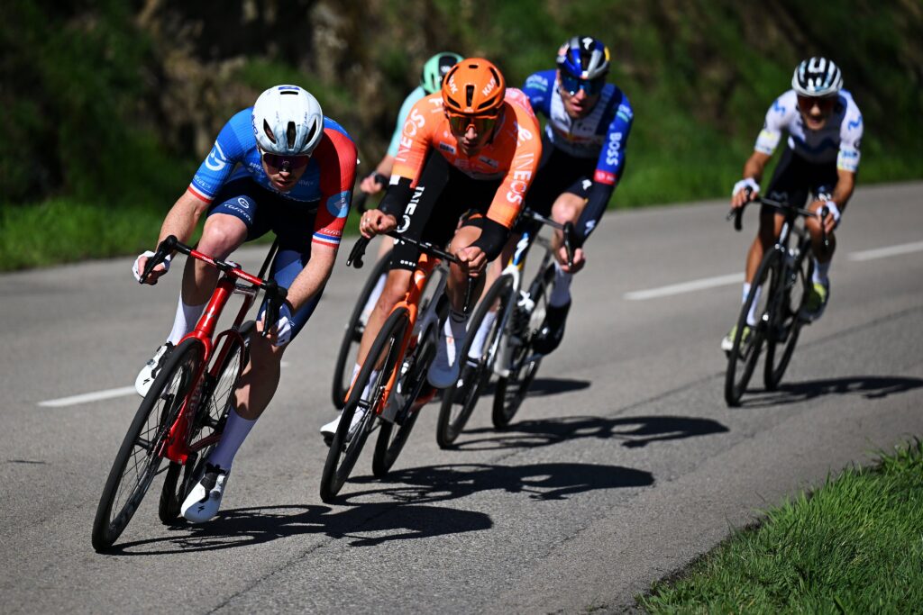 Cyclisme actu - DIRECT : Cavagna, Tarling, Prodhomme... Du tr&egrave;s beau monde &agrave; l'avant sur la 5e &eacute;tape de Paris-Nice 2026