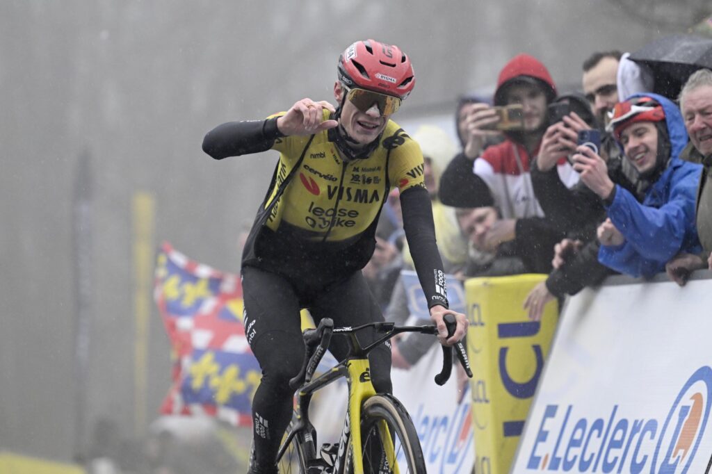 Jonas Vingegaard frappe un grand coup sur la 4e &eacute;tape de Paris-Nice 2026