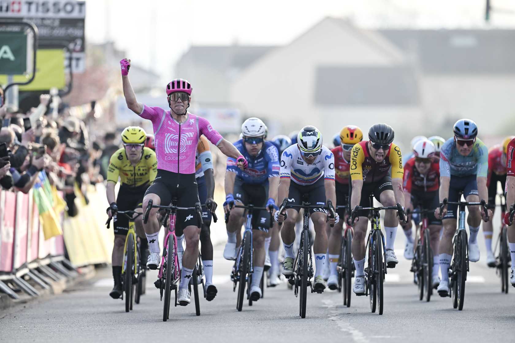 Luke Lamperti sur le fil sur la 1e étape de Paris-Nice 2026