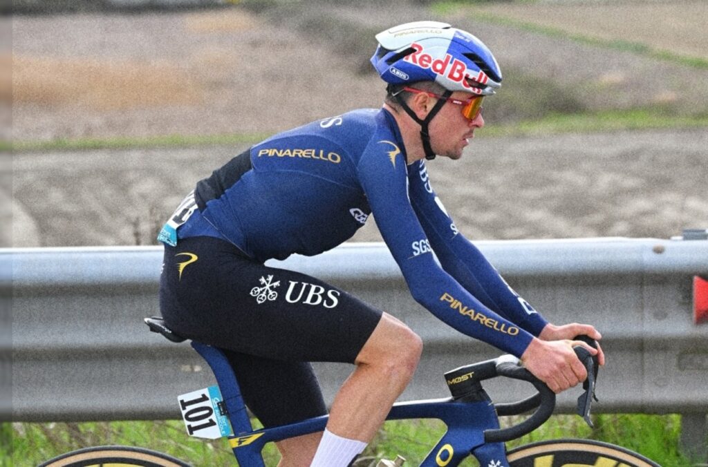 Tom Pidcock abandonne le Tour de Catalogne 2026 apr&egrave;s sa lourde chute lors de la 5e &eacute;tape