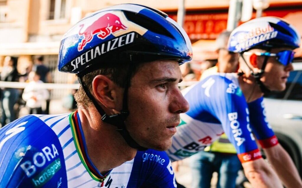 Touch&eacute; mais pas abattu, Remco Evenepoel au d&eacute;part de la 4e &eacute;tape du Tour de Catalogne 2026