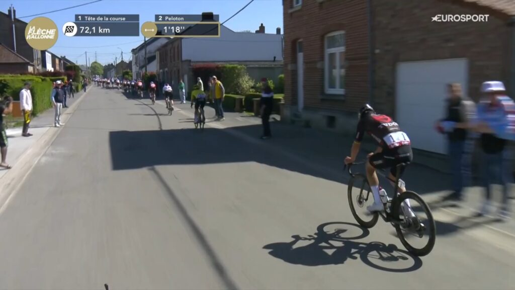 DIRECT : Julian Alaphilippe distanc&eacute; dans le 1er passage du Mur de Huy sur la Fl&egrave;che Wallonne 2026 !