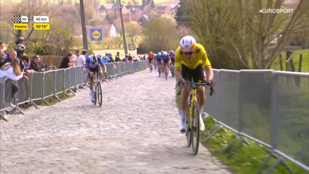 DIRECT : Wout van Aert et Romain Gr&eacute;goire en t&ecirc;te de course sur A Travers la Flandre 2026
