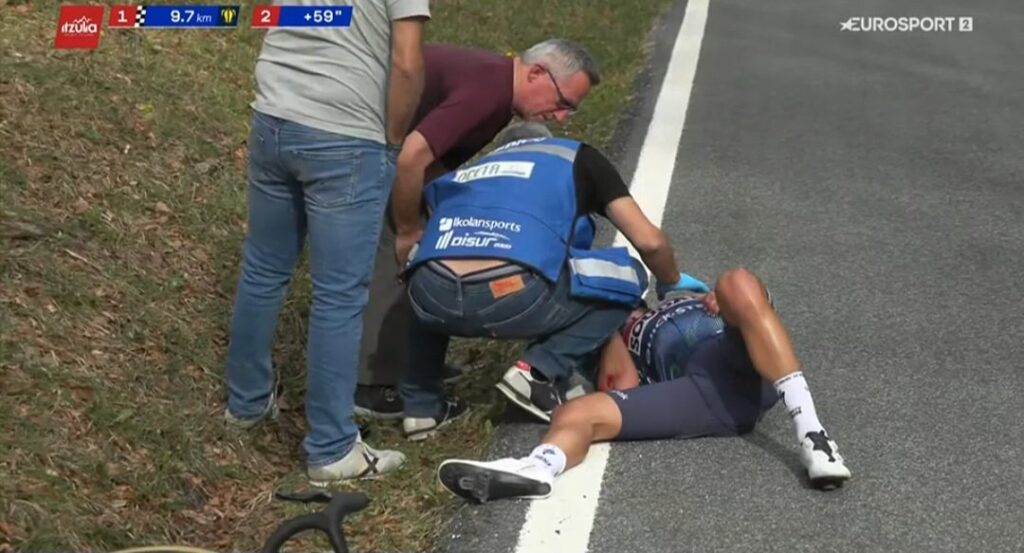 Une voiture de l&rsquo;organisation met fin aux espoirs de Mikel Landa sur le Tour du Pays basque 2026