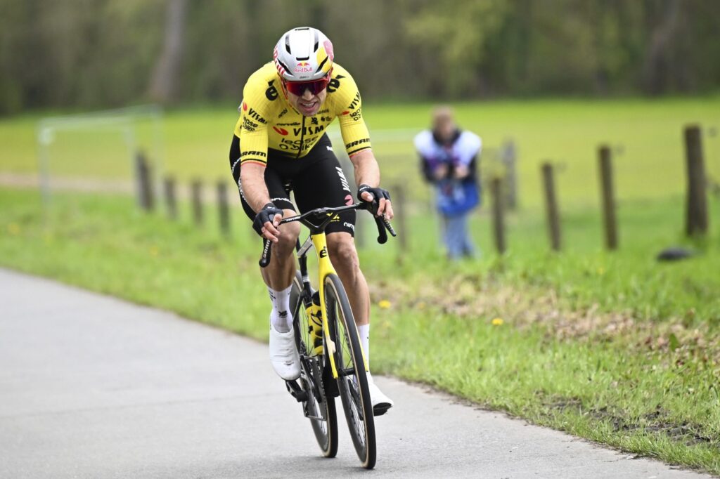 Wout van Aert, 2e sur A Travers la Flandre 2026 : &laquo;&nbsp;Si l&rsquo;arriv&eacute;e &eacute;tait 150 m&egrave;tres plus t&ocirc;t&hellip;&nbsp;&raquo;