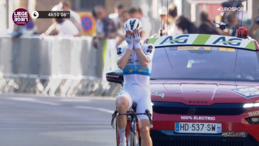 Demi Vollering brille en solitaire sur Li&egrave;ge-Bastogne-Li&egrave;ge Femmes 2026