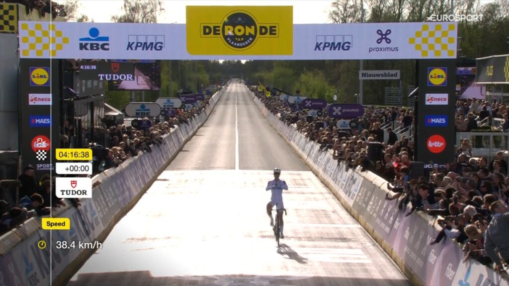 Demi Vollering au-dessus du lot sur le Tour des Flandres Femmes 2026