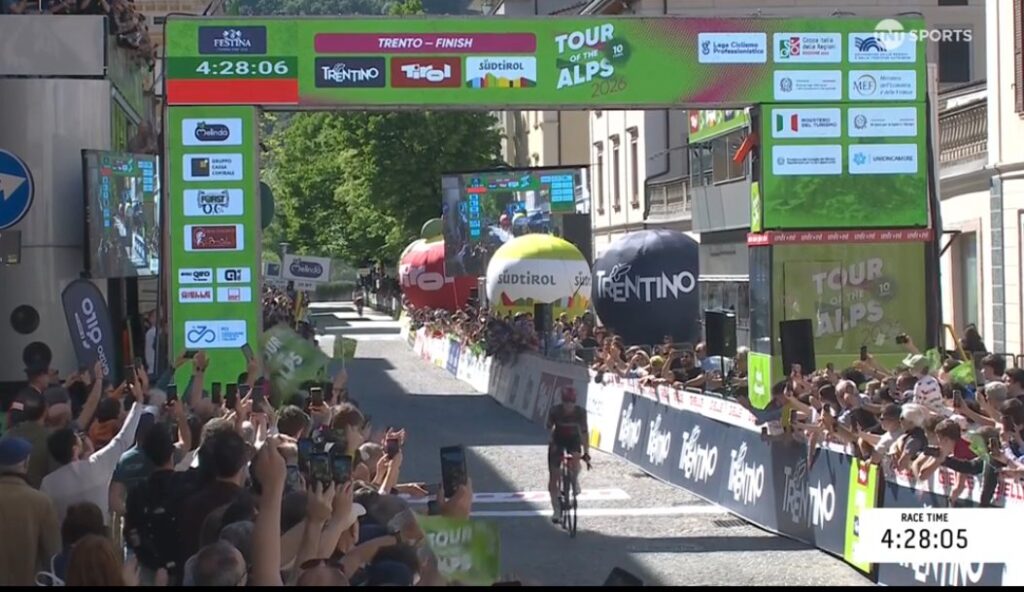 Lennart Jasch brille en &eacute;chapp&eacute;e sur la 4e &eacute;tape du Tour des Alpes 2026