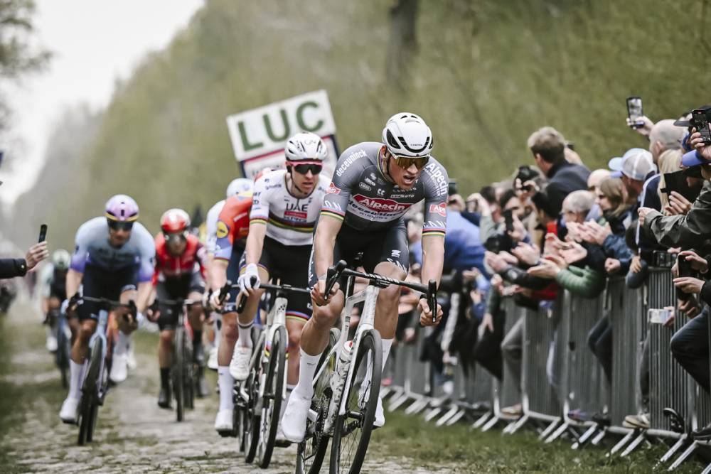 Le parcours d&eacute;taill&eacute; et le profil de Paris-Roubaix 2026 : les pav&eacute;s &agrave; la loupe