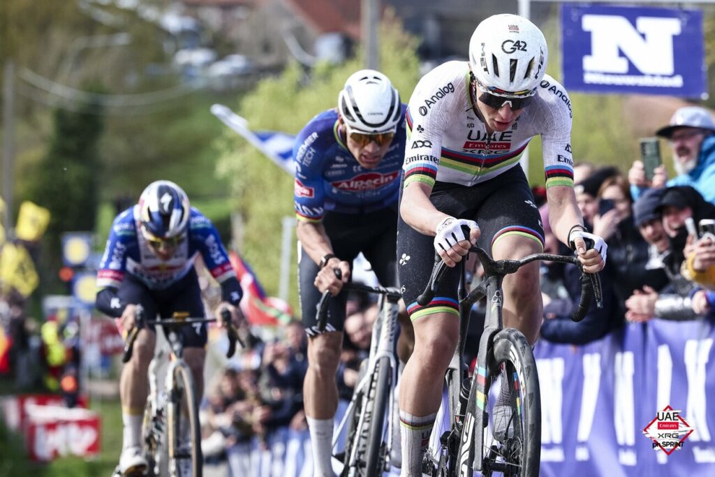 UAE Team Emirates&nbsp;XRG sort l&rsquo;artillerie lourde autour de&nbsp;Tadej Pogačar sur Paris-Roubaix 2026