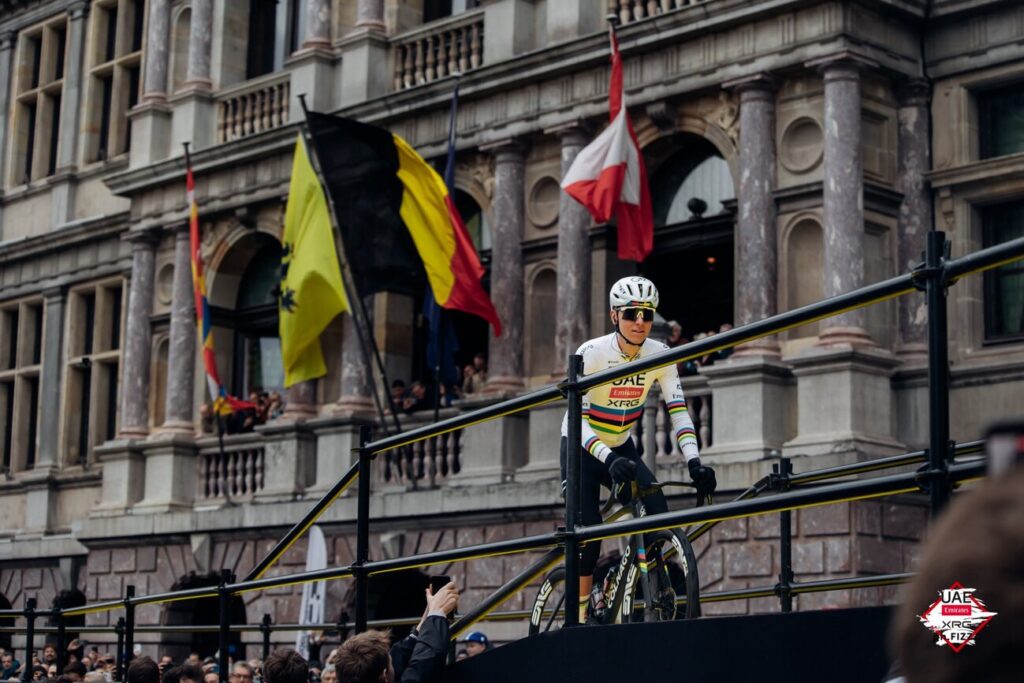 Tadej Pogačar, ph&eacute;nom&egrave;ne inexplicable ? Greg Van Avermaet veut des r&eacute;ponses !
