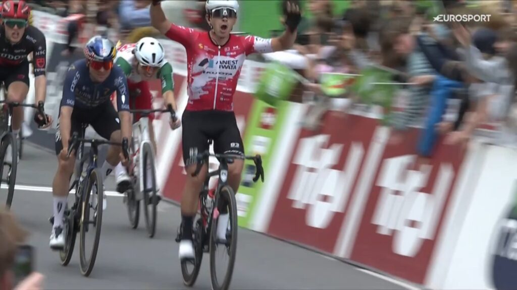 Tommaso Dati cr&eacute;e la surprise devant Pidcock sur la 1e &eacute;tape du Tour des Alpes 2026