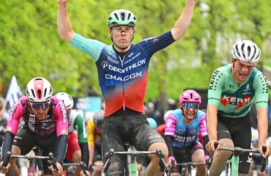 Marc Brustenga remporte la Classic Velox Ad&eacute;lie de Vitr&eacute; 2026 apr&egrave;s le d&eacute;classement de Pierre Gautherat !