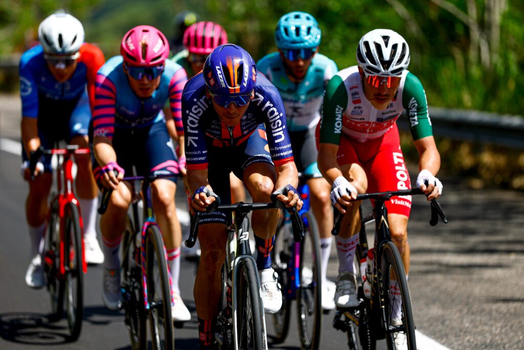 DIRECT : 6 coureurs &eacute;chapp&eacute;s sur la 4e &eacute;tape du Giro 2026 dont Warren Barguil