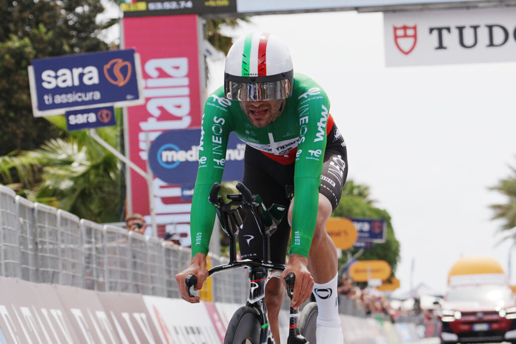 Filippo Ganna &eacute;crase le contre-la-montre de la 10e &eacute;tape du Giro 2026, R&eacute;mi Cavagna 3e