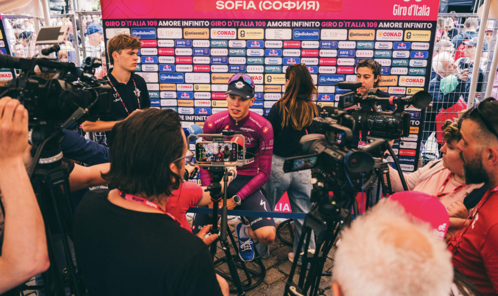 Jhonatan Narvaez relance la chasse au maillot cyclamen de Paul Magnier apr&egrave;s son succ&egrave;s sur la 11e &eacute;tape du Giro 2026