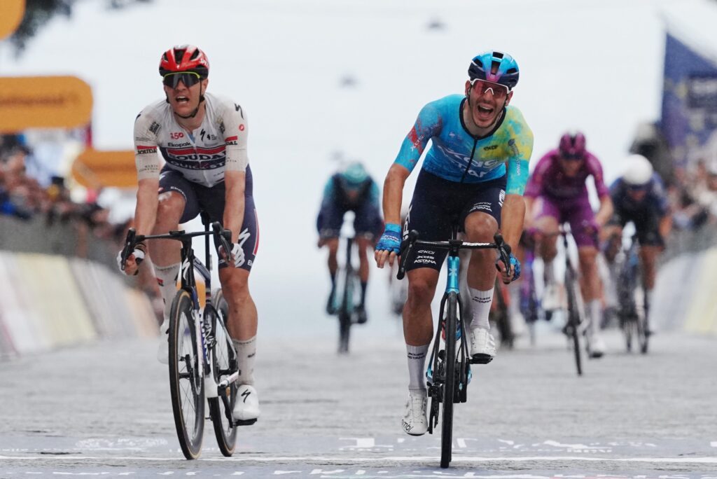 Davide Ballerini passe &agrave; travers la chute et remporte la 6e &eacute;tape du Giro 2026