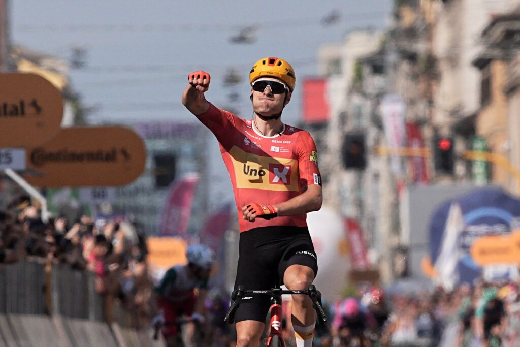 Fredrik Dversnes fait briller l&rsquo;&eacute;chapp&eacute;e sur la 15e &eacute;tape du Giro 2026