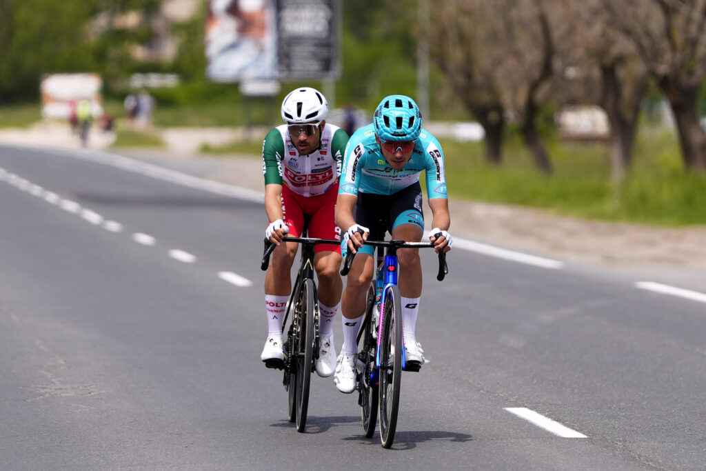 DIRECT : Deux coureurs ouvrent la route sur la 1e &eacute;tape du Giro 2026
