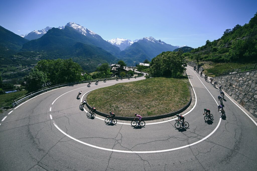 La 16e &eacute;tape du Giro 2026 en d&eacute;tails : le parcours, les favoris, le direct