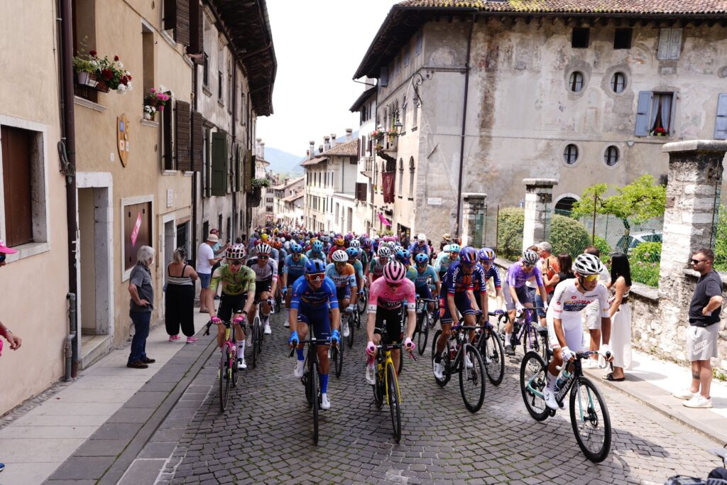 La 21e &eacute;tape du Giro 2026 en d&eacute;tails : le parcours, les favoris, le direct