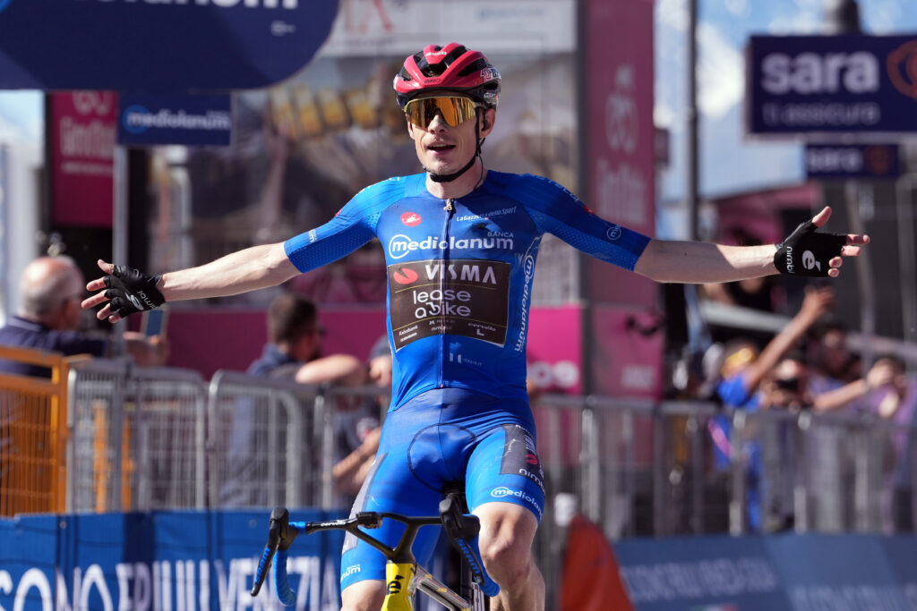 Jonas Vingegaard fait coup double sur la 14e &eacute;tape du Giro 2026