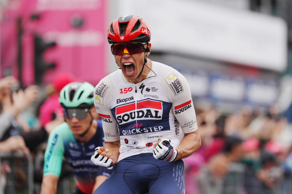 Paul Magnier s&rsquo;impose au terme d&rsquo;un final chaotique sur la 1e &eacute;tape du Giro 2026