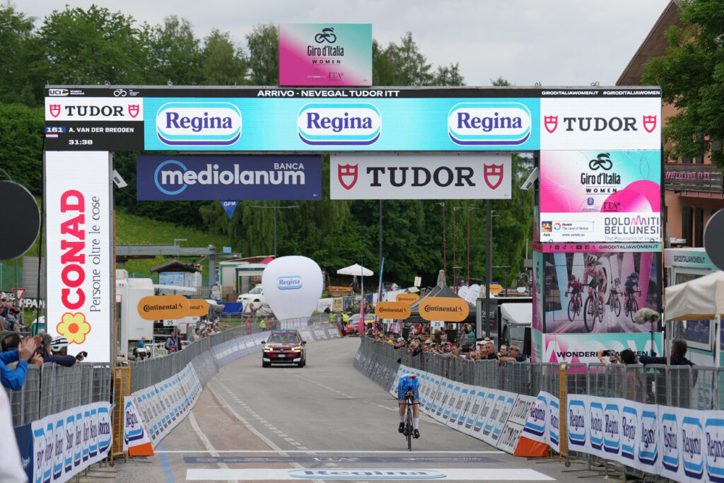 Anna van der Breggen survole la 4e &eacute;tape du Tour d&rsquo;Italie Femmes 2026 et endosse le maillot rose !