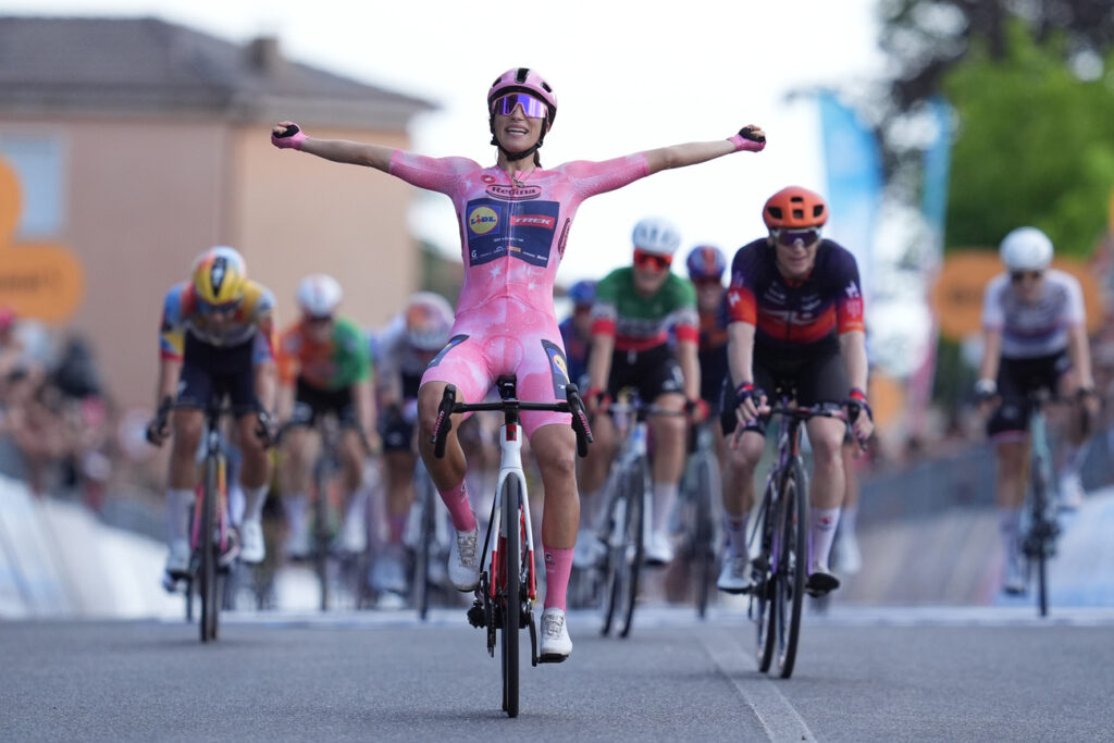 La passe de 3 pour Elisa Balsamo qui remporte la 3e &eacute;tape du Tour d&rsquo;Italie Femmes 2026